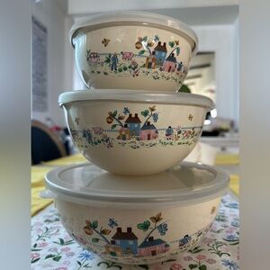 Charming Cream Mixing Bowl Set with Village Design